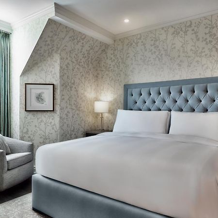 Chateau Vaudreuil Bagian luar foto A bedroom at the London West Hollywood