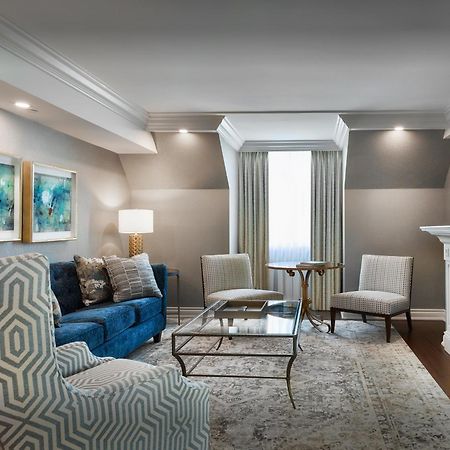 Chateau Vaudreuil Bagian luar foto A living room at the hotel