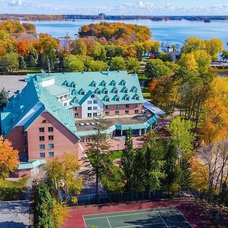 Chateau Vaudreuil Bagian luar foto Aerial view of the hotel
