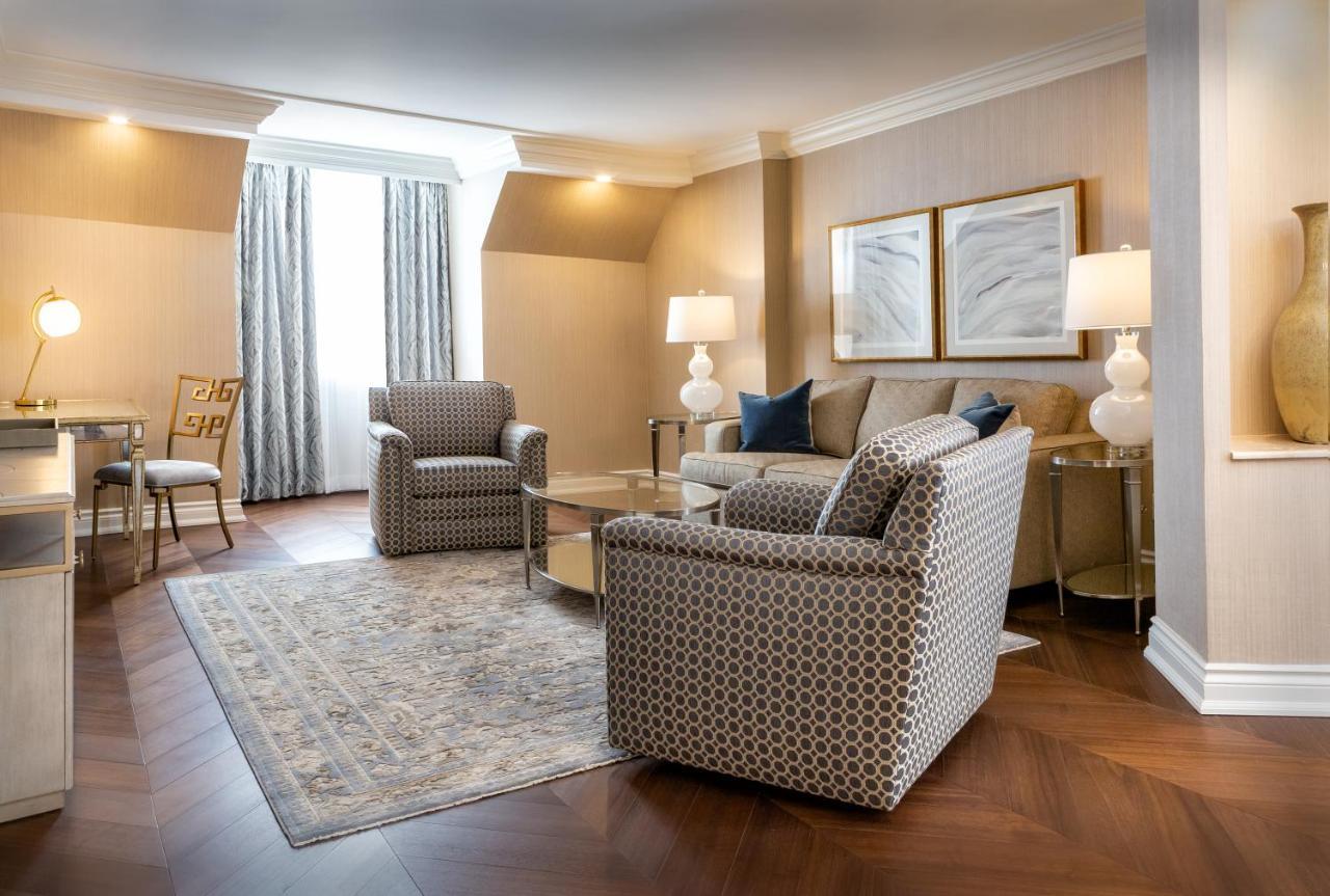 Chateau Vaudreuil Bagian luar foto A living room at the Ritz-Carlton, Boston