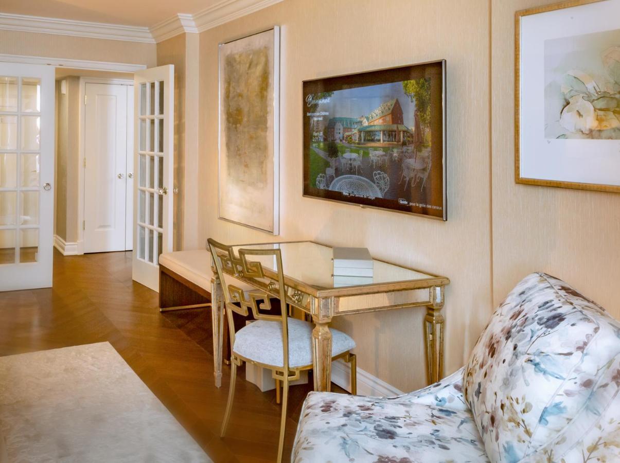 Chateau Vaudreuil Bagian luar foto A suite at the Waldorf Astoria Chicago