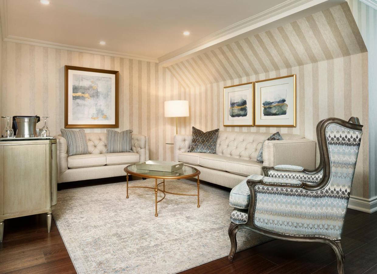Chateau Vaudreuil Bagian luar foto A suite at the Ritz-Carlton, Boston