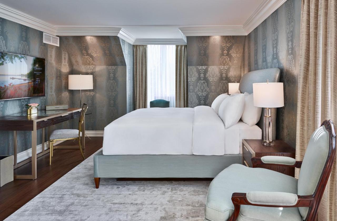 Chateau Vaudreuil Bagian luar foto A bedroom at the hotel