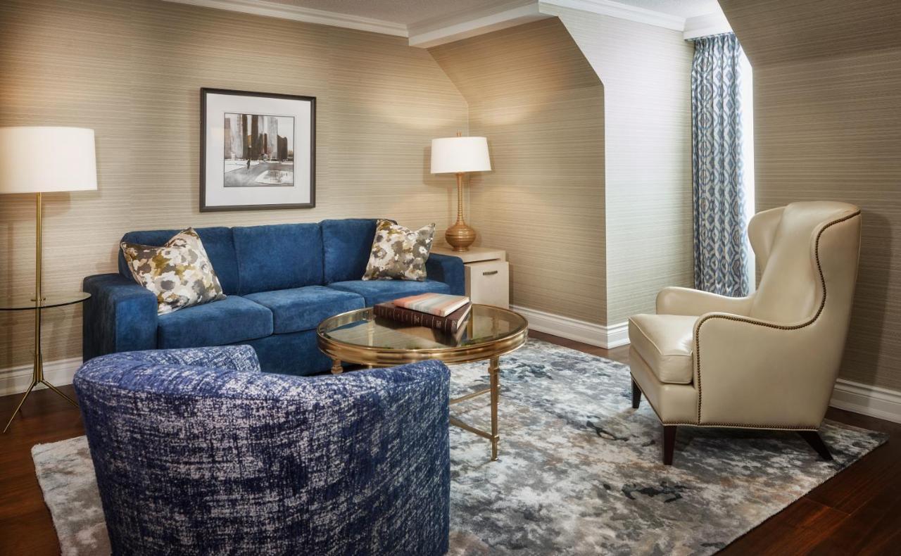 Chateau Vaudreuil Bagian luar foto A living room at the Ritz-Carlton, Boston