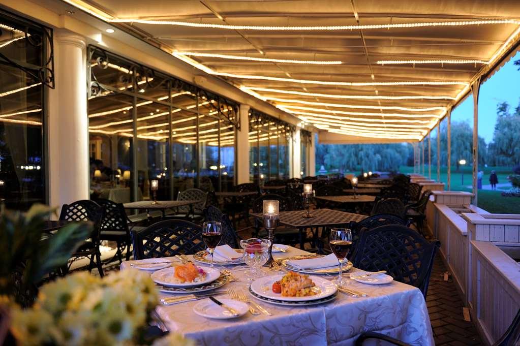 Chateau Vaudreuil Bagian luar foto The restaurant