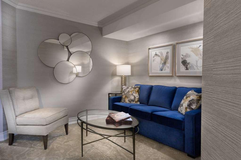 Chateau Vaudreuil Ruang foto A living room at The Carlyle