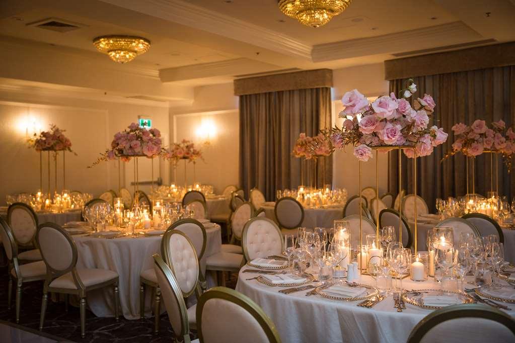 Chateau Vaudreuil Fasilitas foto The ballroom at the hotel
