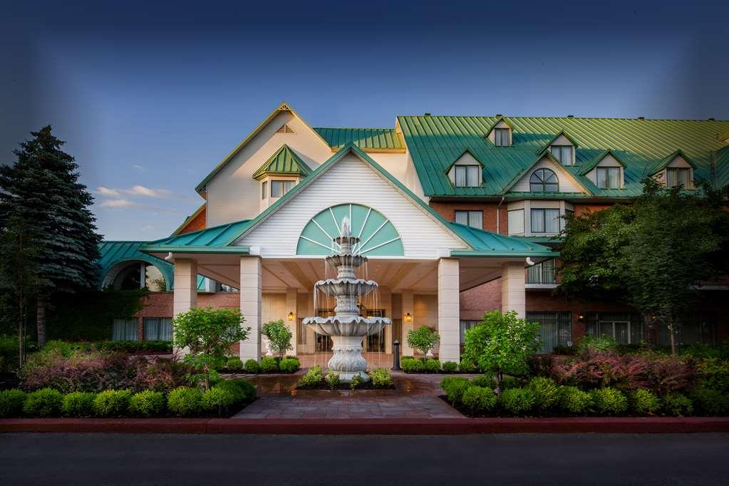 Chateau Vaudreuil Bagian luar foto The Hotel at Sun Peaks