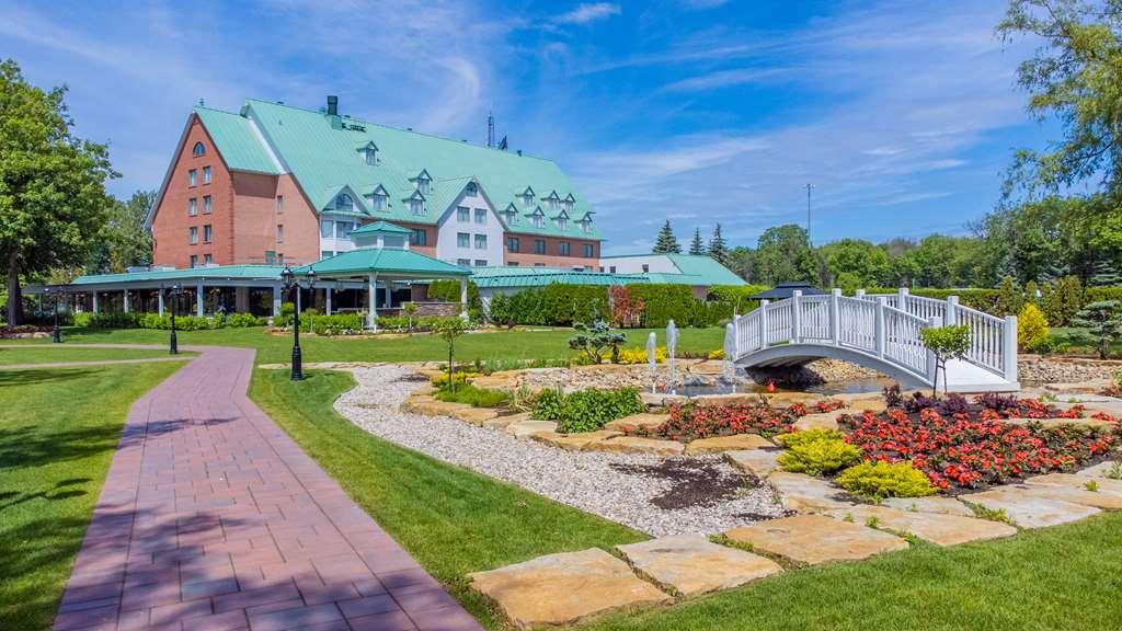 Chateau Vaudreuil Bagian luar foto The hotel's main building