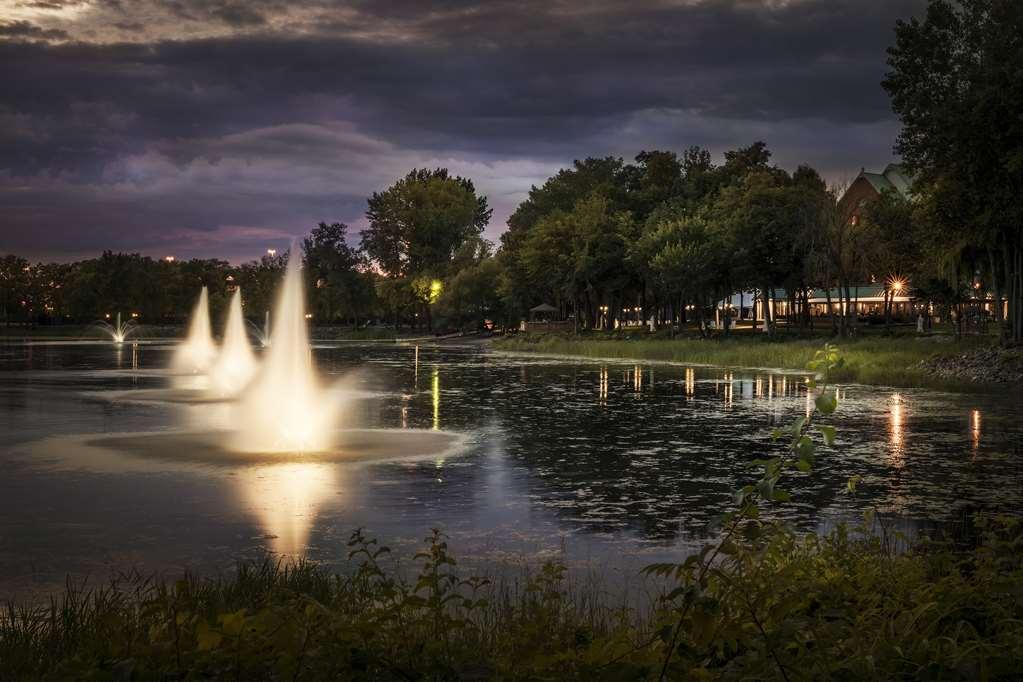 Chateau Vaudreuil Bagian luar foto Fountains at Lake Mirror