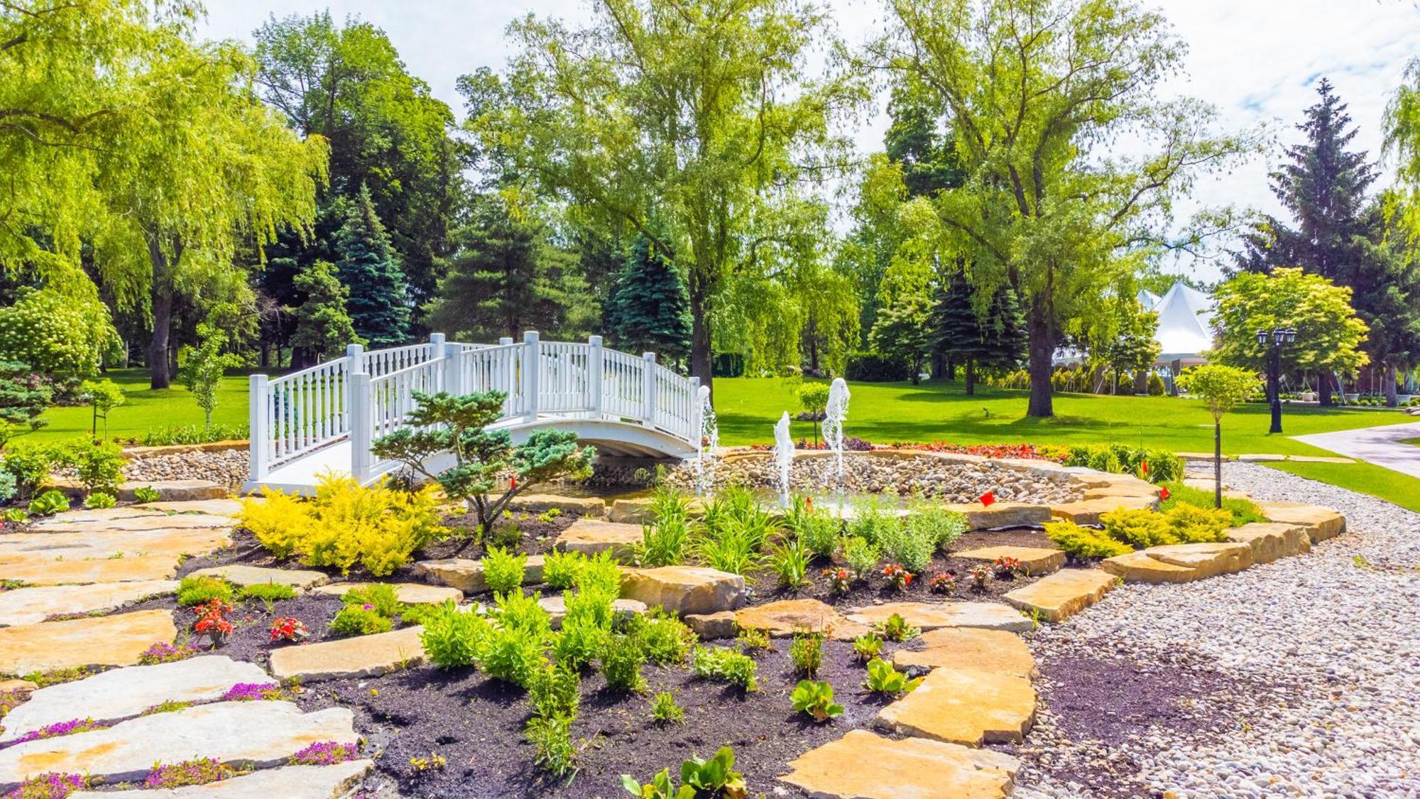 Chateau Vaudreuil Bagian luar foto The gardens at the center