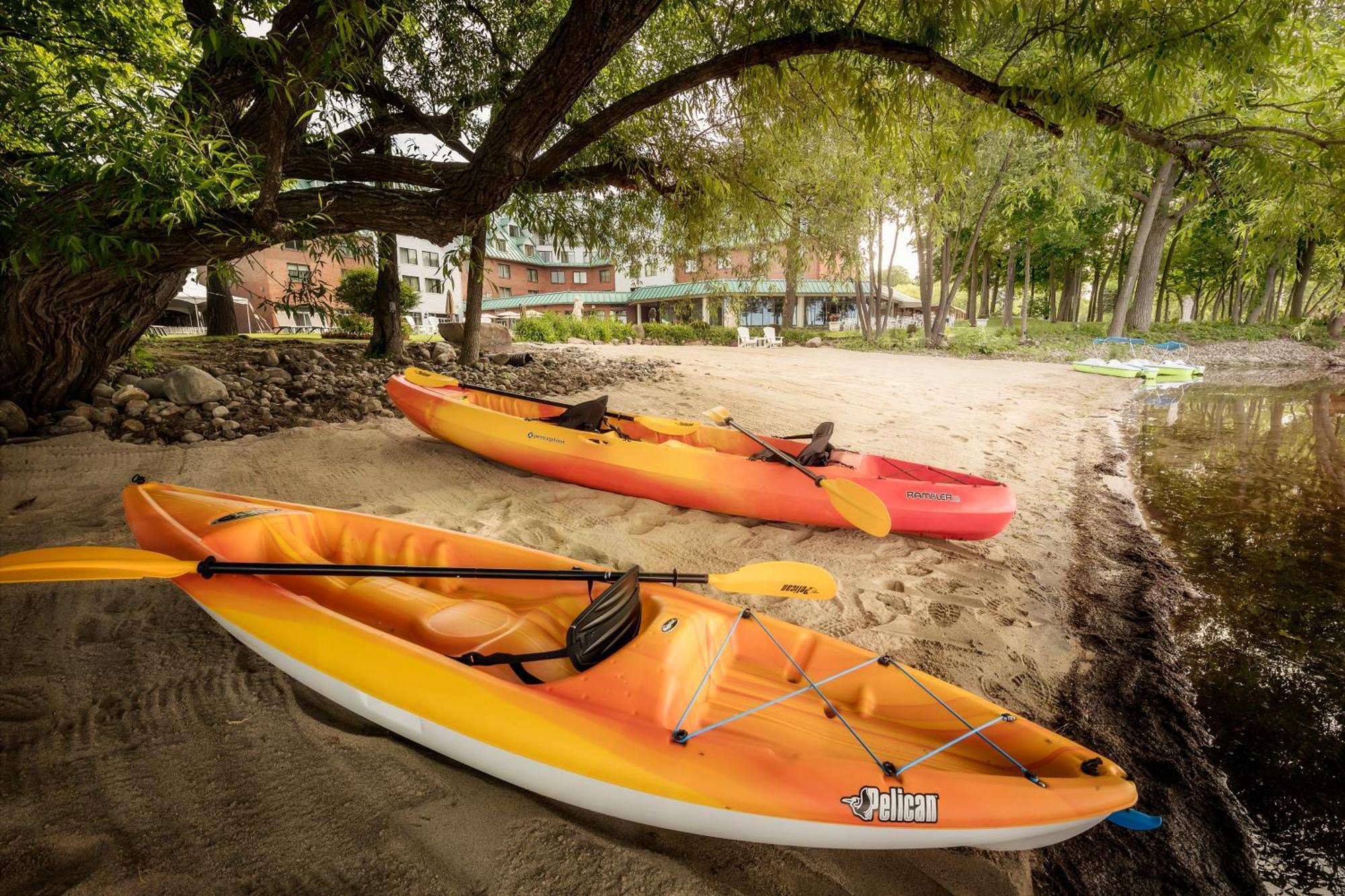 Chateau Vaudreuil Bagian luar foto Pelican Kayaks